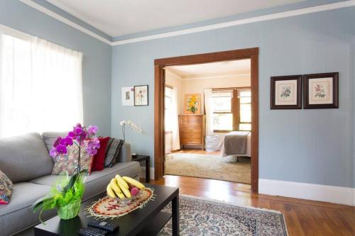 Poets Corner Wohnung | 4 Berkeley Furnished Apartment - 2 Beds Laundry and Parking