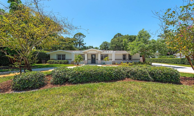 Coquina Sands Haus | 4 blocks to the Lowdermilk beach. Walk to movie theatre, mall and grocery store