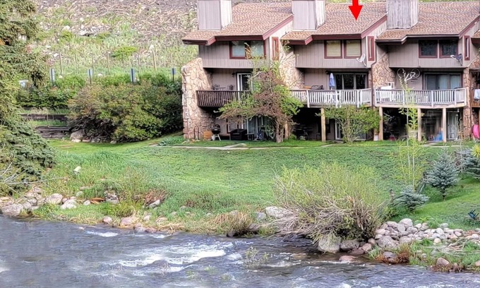 Vail Eigentumswohnung | Deck w/ Grill On Gore Creek, 4-BR, Pet Friendly, Steps from Free Bus Stop - Great Value!