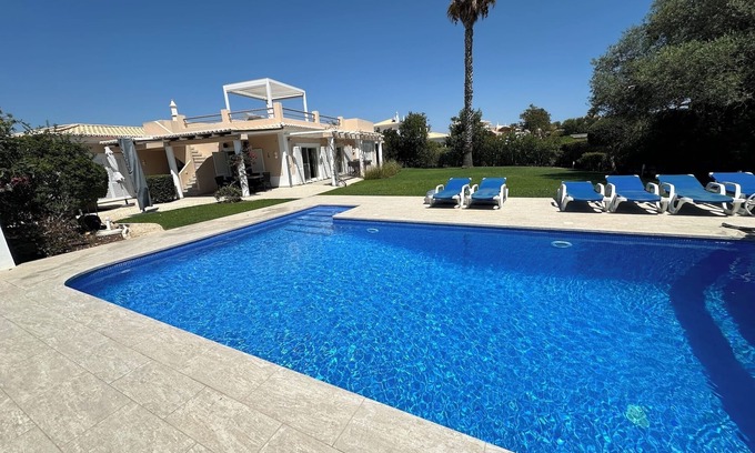 Estombar Villa | Hochkwalitative 4 Sz,4 Badz 260m² Poolvilla, Meernah, 6 x Klimageräte