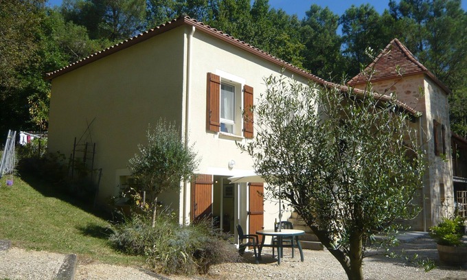 Prayssac Wohnung | 4 * Geräumige Ferienwohnung Apartment mit fantastischer Aussicht und beheiztem Pool, Kinderfreundlich