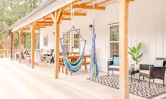 Hoyt Haus | 4+ Guest ~ 1BR & 1SH, Comfy Lake Gem: Hot Tub, Beach Access, Games, & more