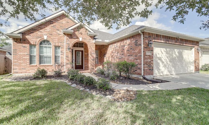 Spring Haus | 4 Mi to Six Flags Spring Vacation Home