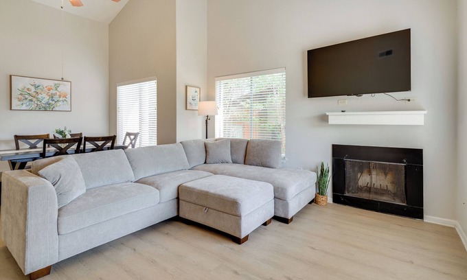 Bryan Haus | 4 Mi to TAMU: Sleek Bryan Home Near Shops & Eats