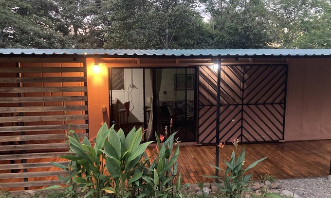 Las Delicias Haus | 40' Tasteful container tucked away in the Jungle!