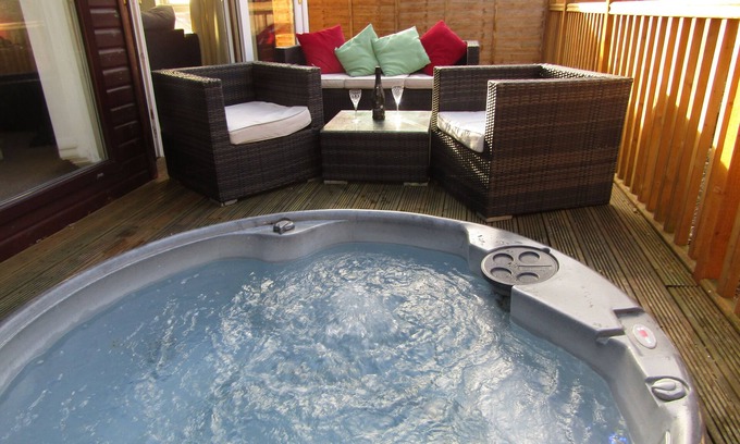 Scalby Kabine | 40 x 20 Fuß luxuriöse Ferienhütte in der Nähe von Scarborough; 3 Bett für 6 Personen, Whirlpool