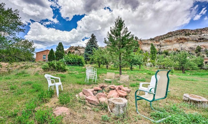 Paradox Haus | 45-Acre Paradox Sanctuary with Grill and Decks!