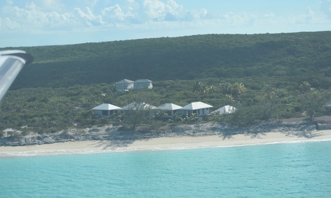 Great Exuma Haus | Abgeschieden 4 Hektar 2 Master BR 410 Fuß am Strand Tar Bay Pool Whirlpool Auto Gym Boot