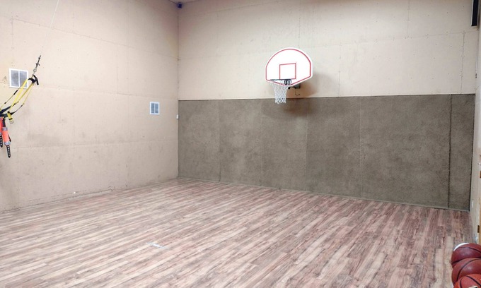 South Jordan Haus | 4B Miracle Lodge-Indoor Court-Stay&Play Together-Staycation/Reunions/Events/Ski