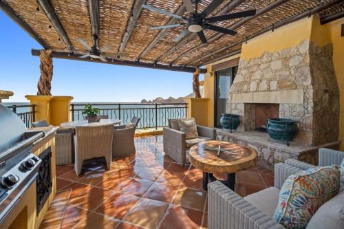 El Medano Ejidal Haus | 4BD 2-level Penthouse 5-Star Beachfront Paradise.