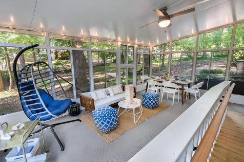 Eastgate Haus | 4BD Near Downtown - Theatre, Patio, Games