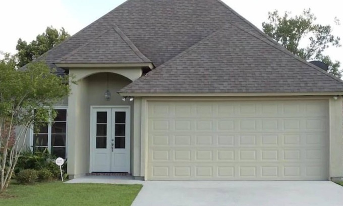 Shenandoah Haus | !4BR 2.5BTH!by Hospitals & LSU!NOLA easy drive!
