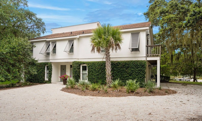 Debordieu Colony Haus | 4BR/3BA on the Creek, Steps away from the Beach, Pet Friendly