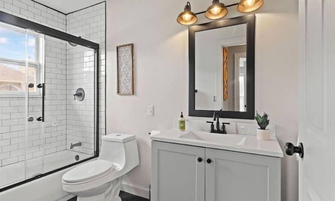 Rogers Haus | 4BR/3BA Rogers Home -3 mi to AMP