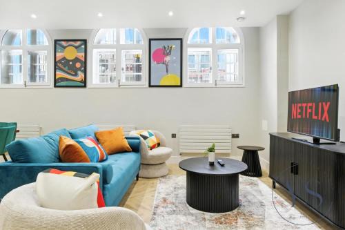 Birmingham City Centre Wohnung | 4BR Birmingham Apt with Parking, Arcade Games & Wi-Fi