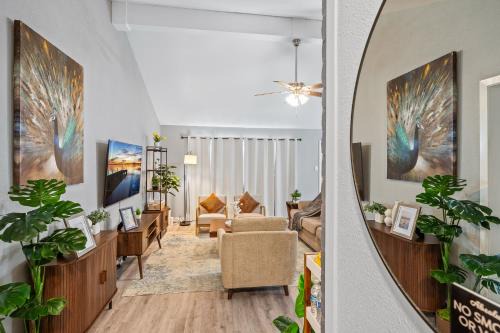 Humble Haus | 4BR Family Home 3mi to IAH 21mi to Houston