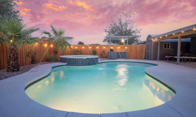Henderson Haus | 4BR Stunner with Pool & Amazing Backyard!