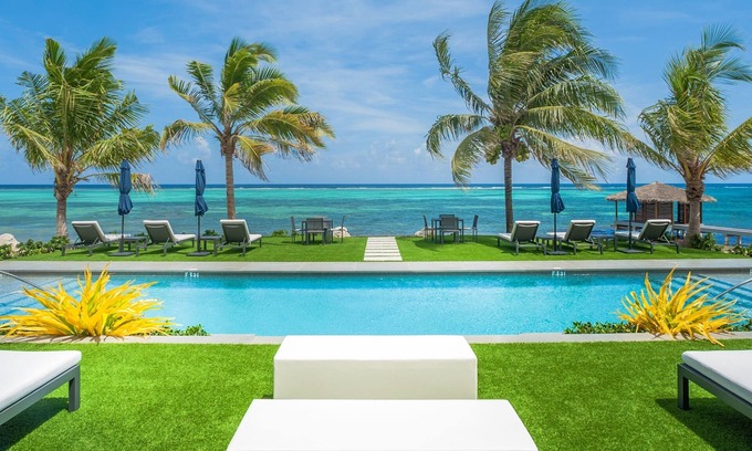 Bodden Town Eigentumswohnung | 4BR Suite at Black Urchin Boutique Resort