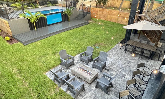 Cocoa Beach Haus | 5⭐ 6BD/4BA ~ Steps to Beach Shipping Container Pool w ~ Game Rm ~Summer Kitchen