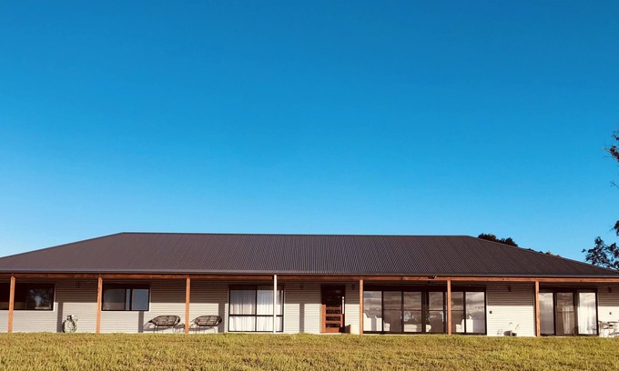 Mansfield Haus | 5 acre property with magnificent views