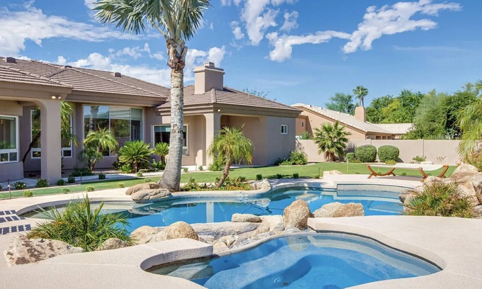 Central Scottsdale Haus | 5 bd Luxury Oasis, Heated Pool/Spa, Pickle Ball!