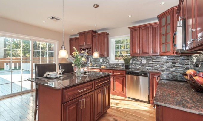 Horsham Haus | 5 Bdrm House Horsham-Philadelphia-Sleeps 10!