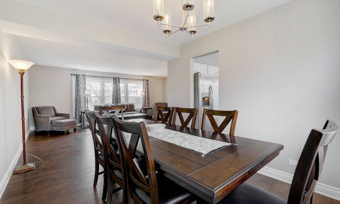 Arlington Heights Haus | 5 Bed/2.5 Bath Home in Arlington Heights - Close to Airport, shopping