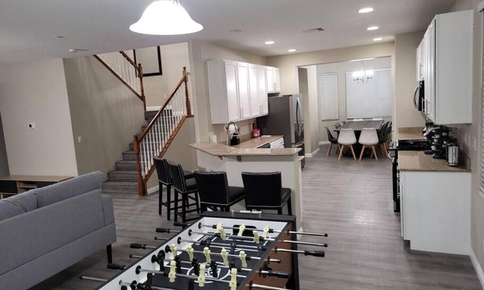 North Las Vegas Haus | 5 bed 3.5 baths