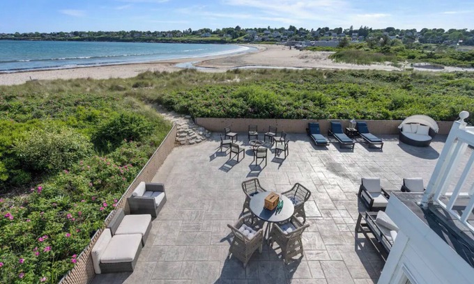 Bonnet Shores Haus | 5-bed Waterfront Beach house with DIRECT access to Private Kelly Beach in Bonnet