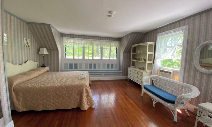 Poland Hütte | 5 Bedroom Cottage at the 500 acre Poland Spring Resort with lots of onsite activities!