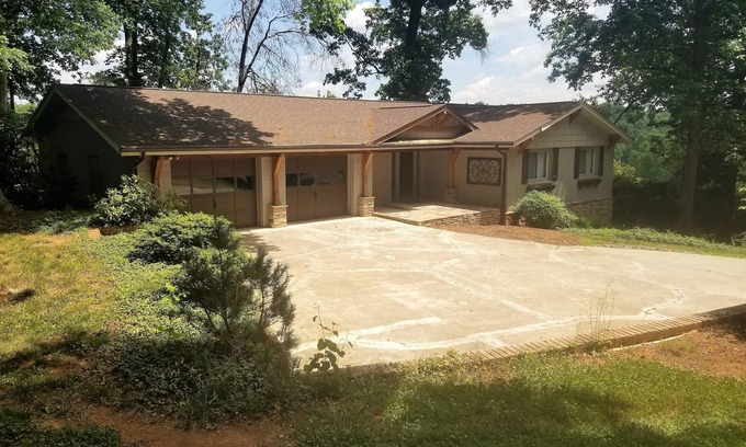 Conover Haus | 5 bedroom House in Rock Barn Golf & Spa