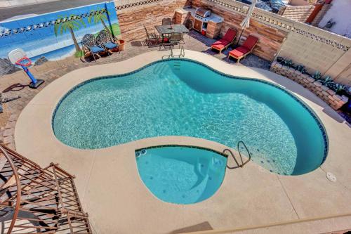 Sunrise Manor Haus | 5 guest Pool Jacuzzi BBQ Lake Casino Free Parking