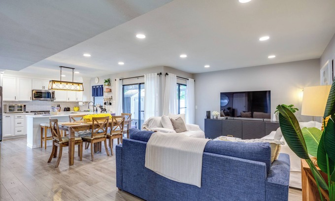 Jupiter Village Haus | 5 Mi to Beach: Jupiter Townhome w/ Pool Access