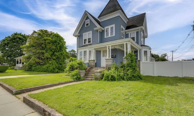 Westerly Wohnung | 5 Mi to Beaches: Historic Apartment in Westerly!