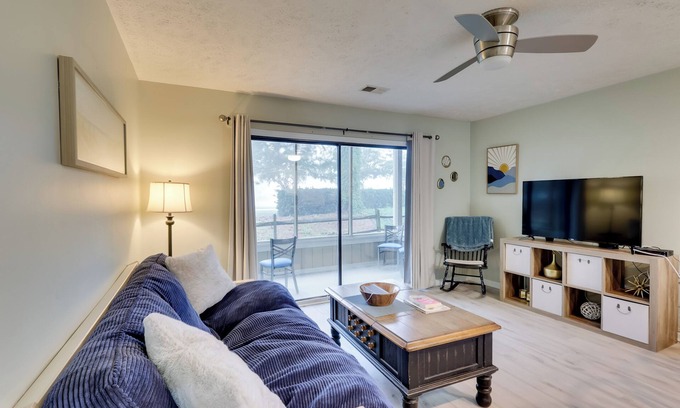Little River Eigentumswohnung | 5 Mi to Cherry Grove Beach: Dog-Friendly Condo!