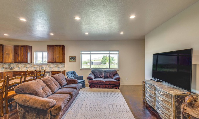 Swanlake Kabine | 5 Mi to Devil Creek Reservoir: Idaho Farmhouse!