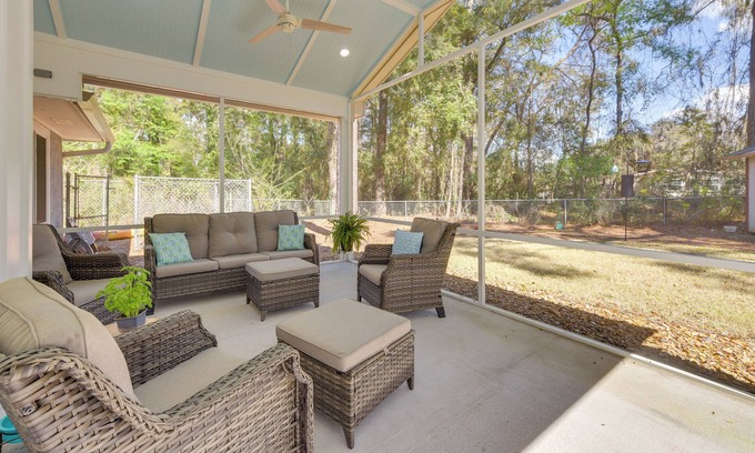 Port Royal Haus | 5 Mi to Dtwn Beaufort: Home w/ Screened-In Patio