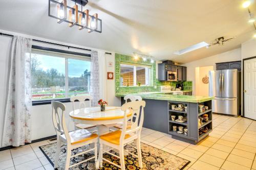 Cornelius Haus | 5 Mi to Forest Grove Historic Farmland Escape