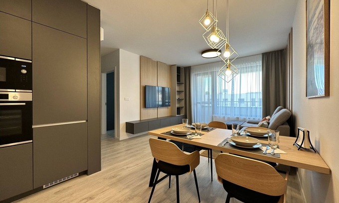 Nivy Wohnung | 5 min of walk from the center, panoramic view, brand new apartment