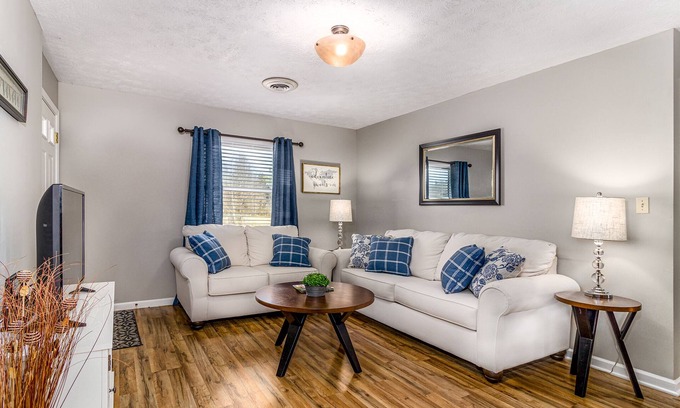 Jefferson City Wohnung | ★ 5 min to C-N Univ & Morristown ★ Extra Parking