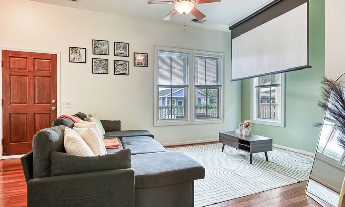 Metropolitan Wohnung | 5 min to DT - Summer Getaway - Private Balcony + Telescope