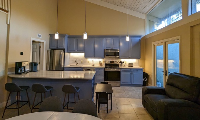 Sea Pines Haus | 5 min walk to beach club, Sleeps 8, Pool!