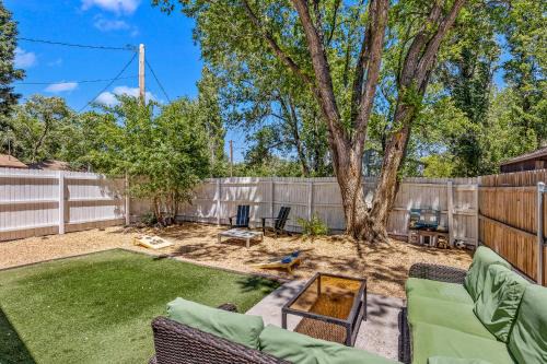 Southside Haus | 5 minute walking to downtown, NAU, coffee shops, shopping, parks and more!