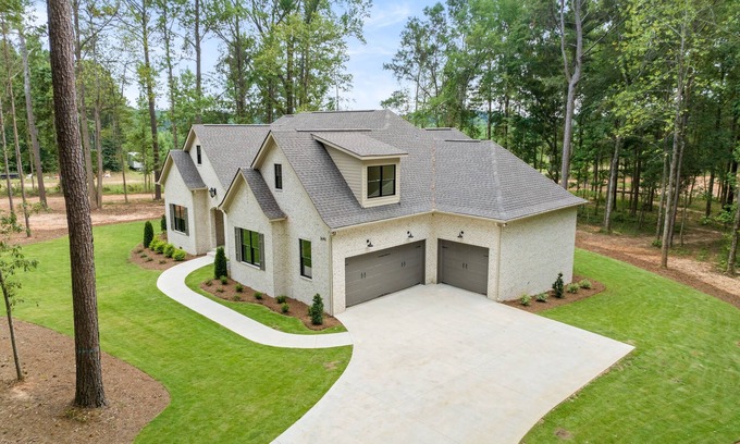 Opelika Haus | 5 minutes from Robert Trent Jones Grand National. 5 bedrooms and 3.5 baths.