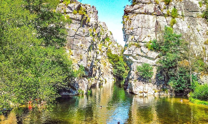 Gois Hütte | 5 Minutes from the River Beach, Twin Room in Góis in a Quiet Rural Place