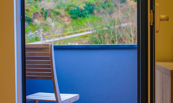Gois Hütte | 5 Minutes from the River Beach, Twin Room in Góis in a Quiet Rural Place