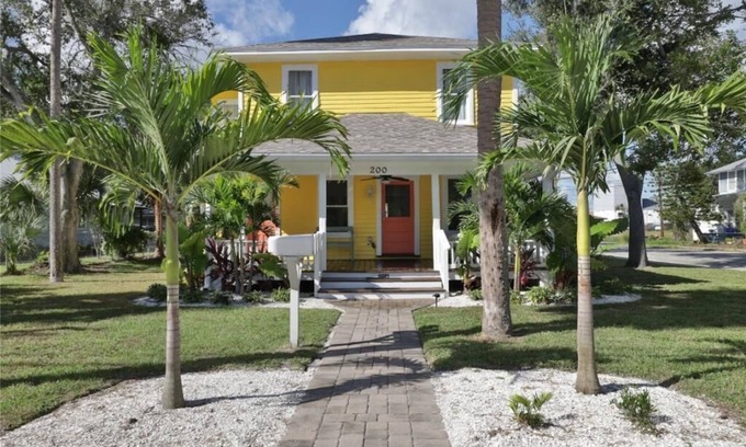 Historic District Haus | 5 minutes to the beach, 1 block from Canal St