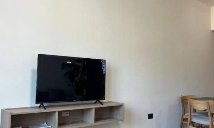 Vlore Wohnung | 5-minutes to the beach! One-Bedroom Apartment with Balcony and Sea View