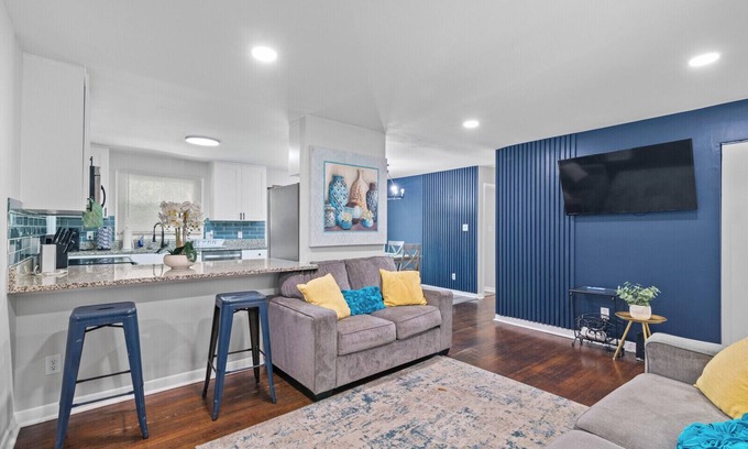 Portsmouth Haus | 5 Minutes to the Casino!Family sized home 3 bedroom with patio and a game room