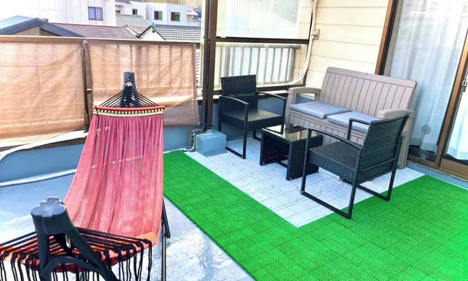 Kita Haus | 5 minutes walk to Tenjinbashisuji Rokuchome Station】10 minutes walk from Tenma Station/ 12:00 check-in - 12:00 check-out available/ Rooftop terrace/ Hammock/ Infants allowed/ 2 toilets/ Max. 9 people